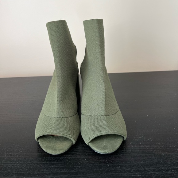 Aldo’s Olive Green heels - Picture 2 of 6